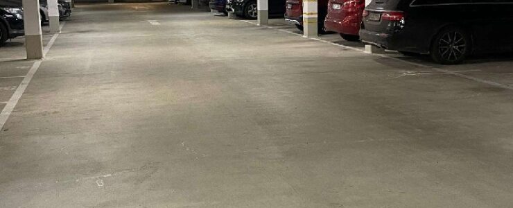 Tiefgaragenstellplatz Provisionsfrei zu vermieten.